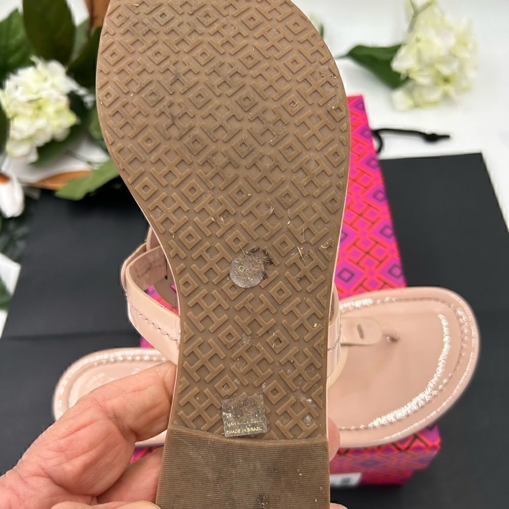 SOLD!!!!!!! Women’s Tory Burch, seashell, pink sandals, size 8 - Picture 5 of 7